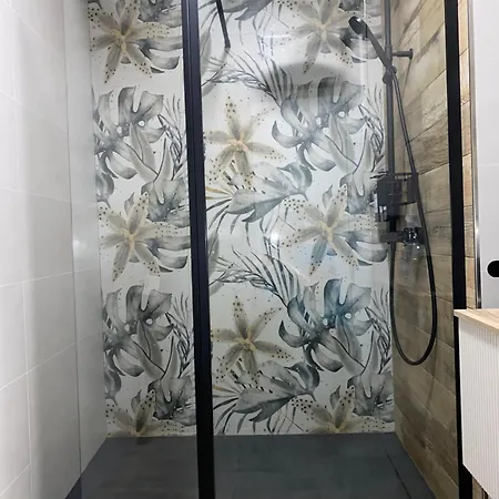 Gongora Con Parking アパート