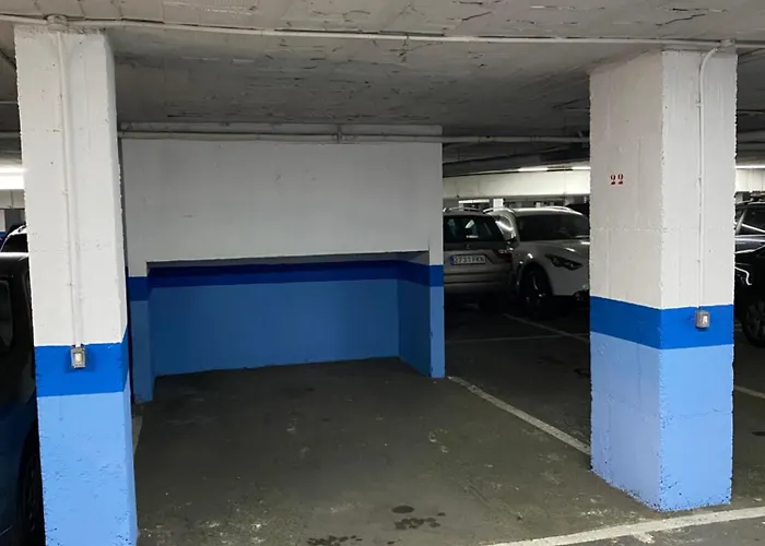 Gongora Con Parking アパート *